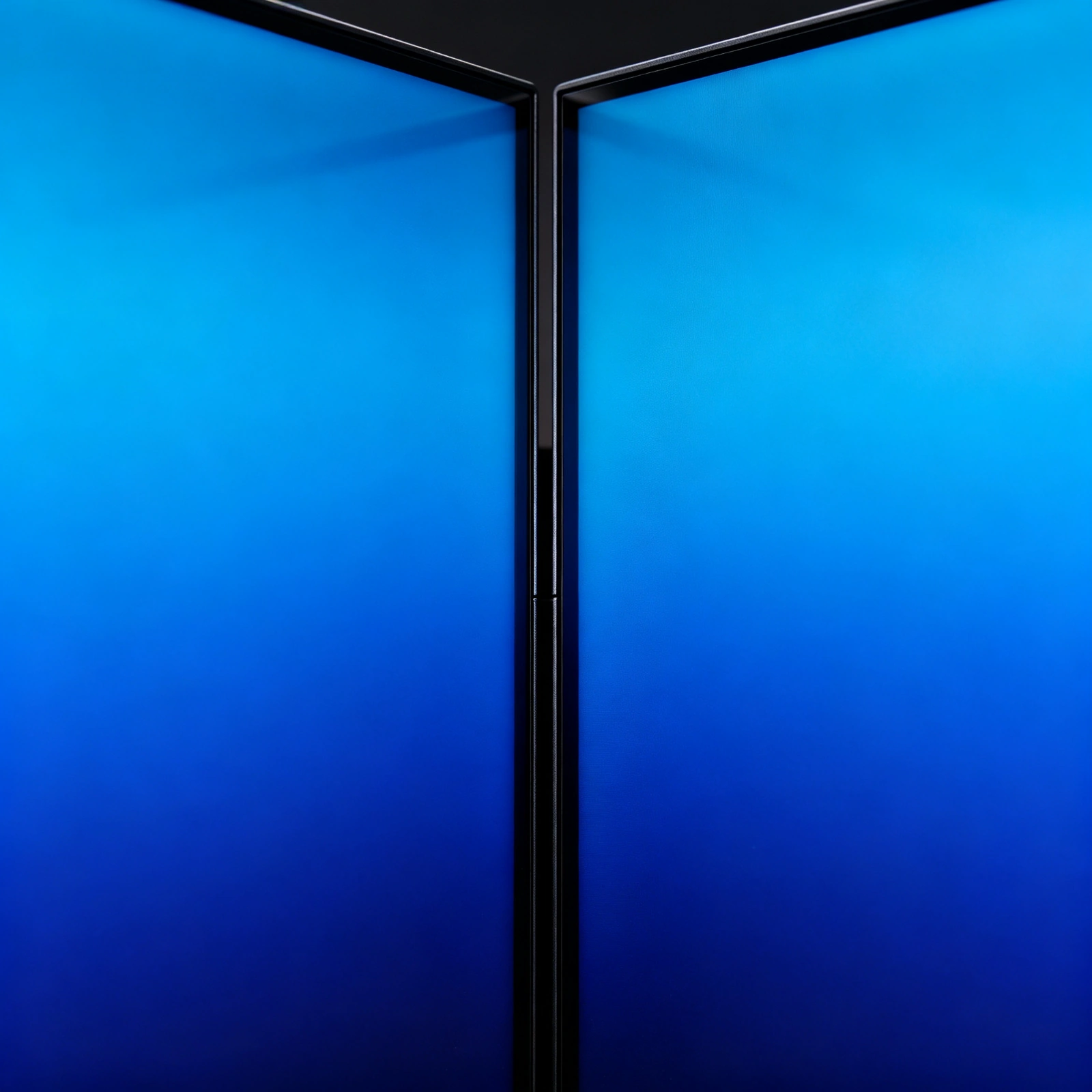 Qtenboard液晶拼接屏1.7mm双边拼缝实物特写单边0.85mm标注